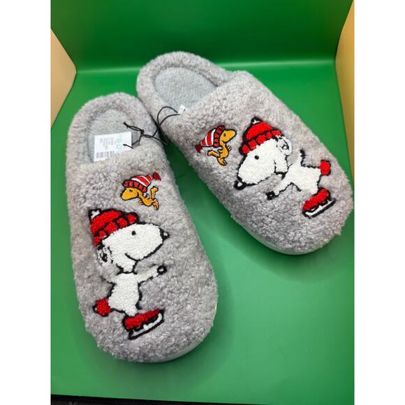 Maurices Snoopy Slippers Womens M L Holiday Peanuts Brand New - Picture 6 of 7
